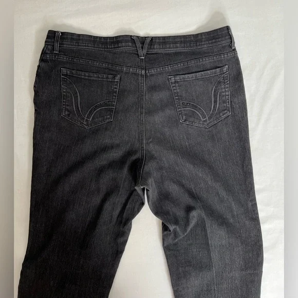 Gloria Vanderbilt Straight Leg Jeans Women's 18 Average Black 5-Pocket High Rise - Picture 8 of 10